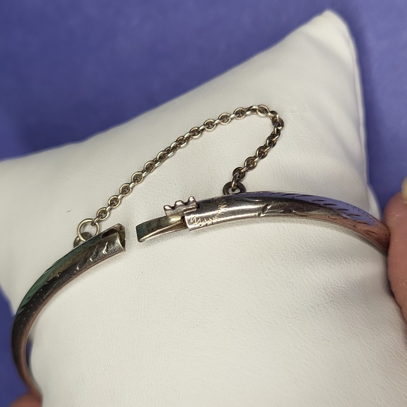 Hinge Bracelet - Picture 5 of 6